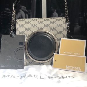 MichaelKors/Scout Collection/MD Moulded Camera Bag
